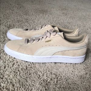 Suede Puma Sneakers - practically brand new!